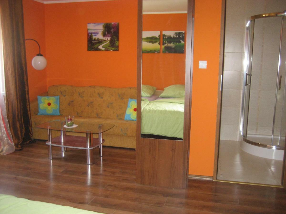Pokoje Przy Kominie Piecki  Exterior foto